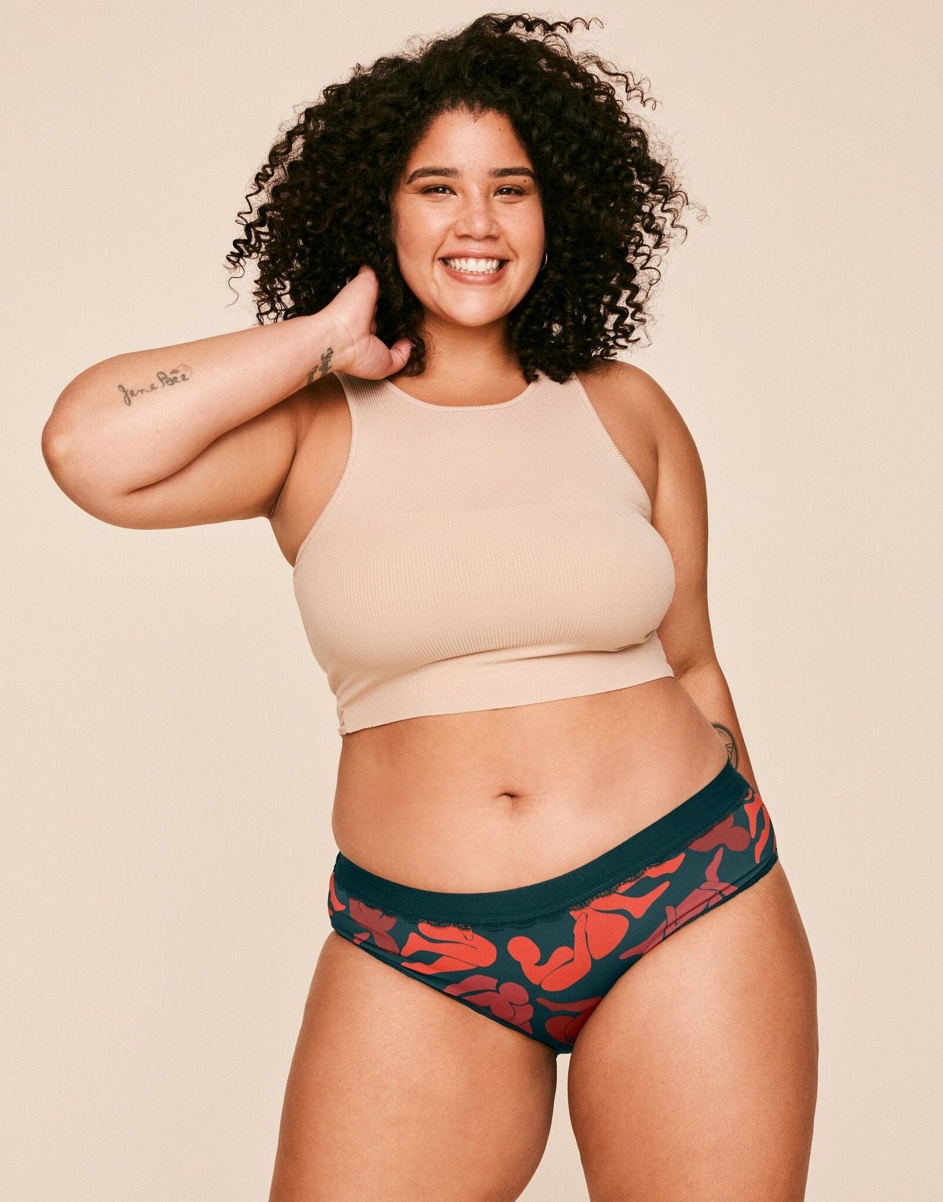 Knix underwear review for the plus size, apple shade babes